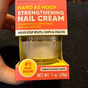 Onyx Hard as Hoof Strengthening Nail Cream - White and Yellow